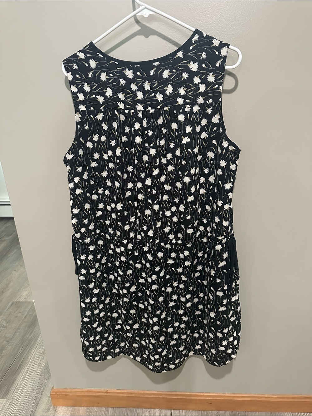 GAP Black Dress with White Floral Print - Picture 4 of 7
